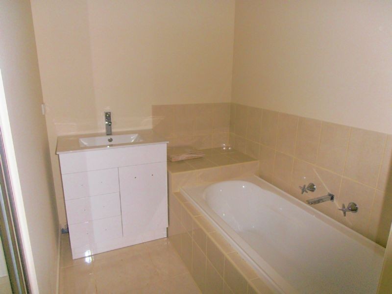 6 CARROLL AVE, Dandenong VIC 3175