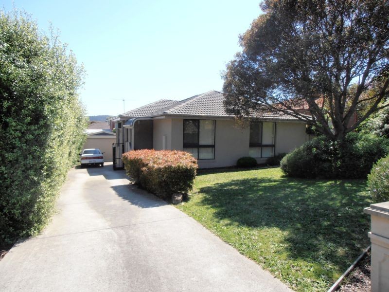 24 CHALCOT DVE, Endeavour Hills VIC 3802