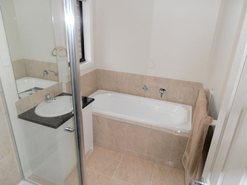 1/30 JONES RD, Dandenong VIC 3175
