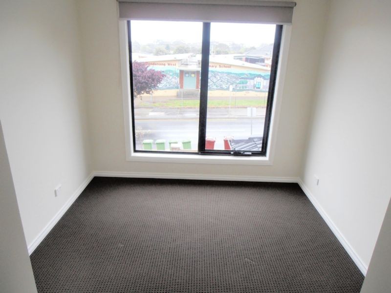 1/30 JONES RD, Dandenong VIC 3175