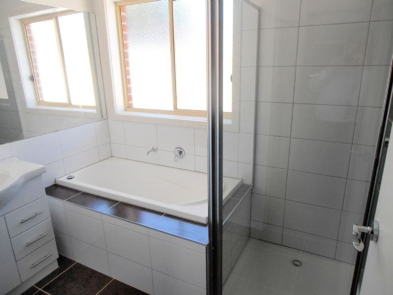 2/8 COOTAMUNDRA ST, Doveton VIC 3177