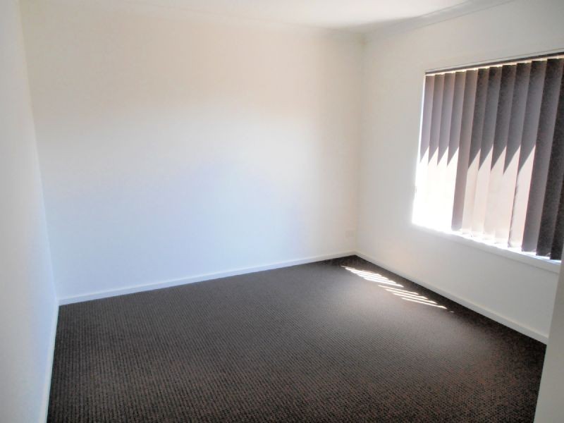 2/8 COOTAMUNDRA ST, Doveton VIC 3177