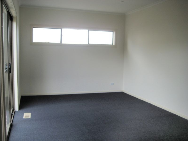 2/6 ABREHART ST, Eumemmerring VIC 3177