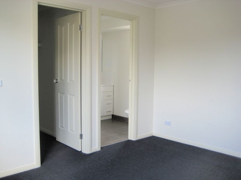 2/6 ABREHART ST, Eumemmerring VIC 3177