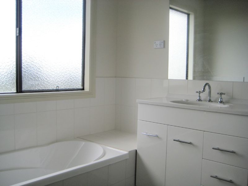 2/6 ABREHART ST, Eumemmerring VIC 3177