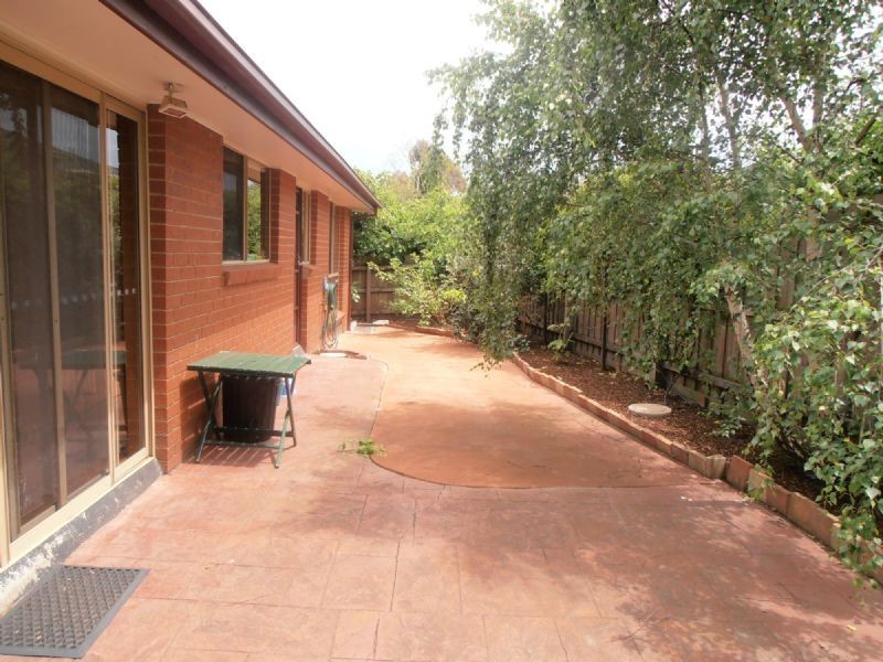 2/128 OUTLOOK DVE, Dandenong North VIC 3175