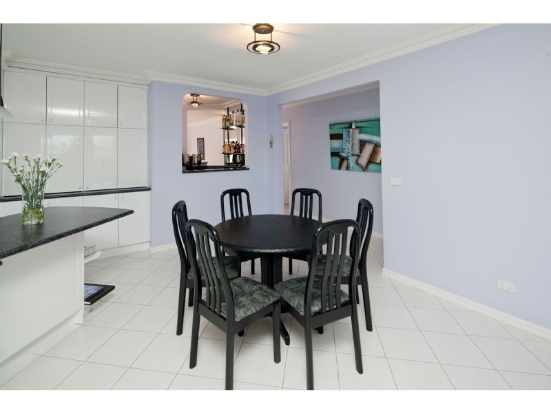 25 BARNSLEY DVE, Endeavour Hills VIC 3802