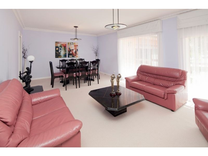 25 BARNSLEY DVE, Endeavour Hills VIC 3802