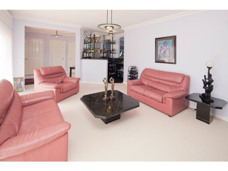 25 BARNSLEY DVE, Endeavour Hills VIC 3802