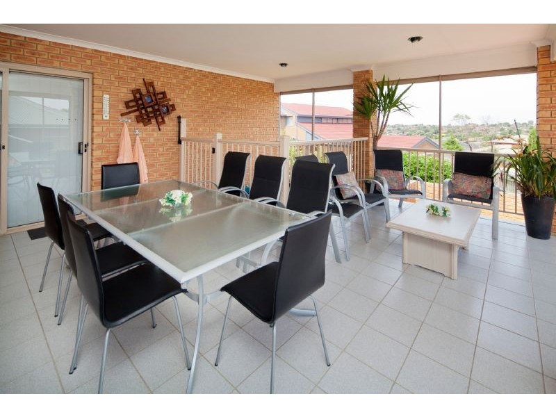 25 BARNSLEY DVE, Endeavour Hills VIC 3802