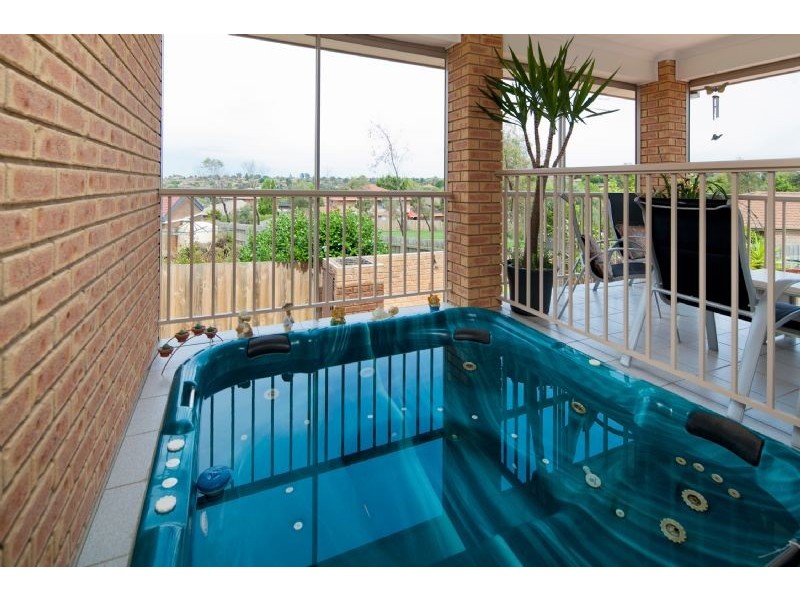 25 BARNSLEY DVE, Endeavour Hills VIC 3802