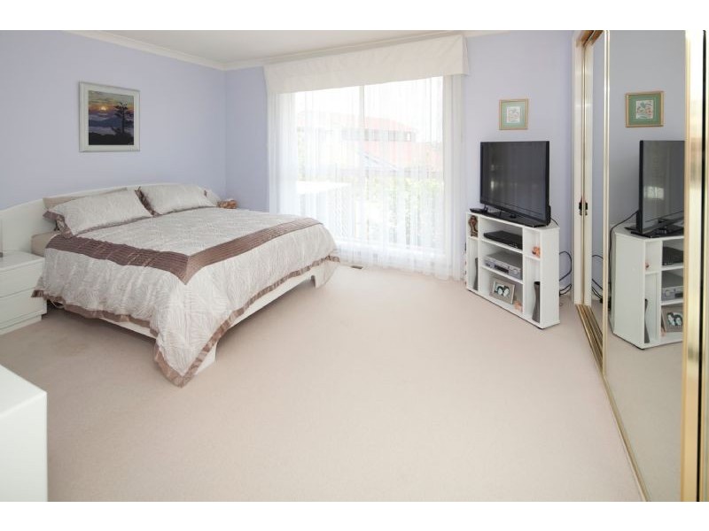 25 BARNSLEY DVE, Endeavour Hills VIC 3802