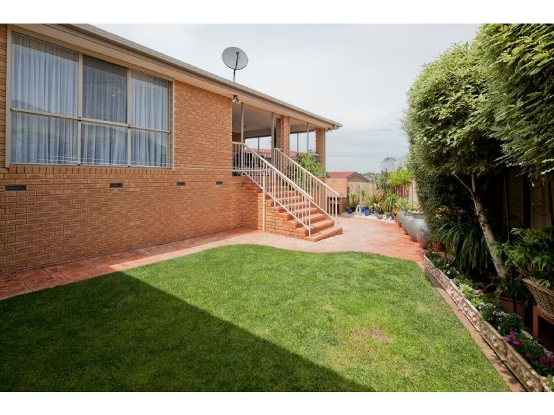 25 BARNSLEY DVE, Endeavour Hills VIC 3802