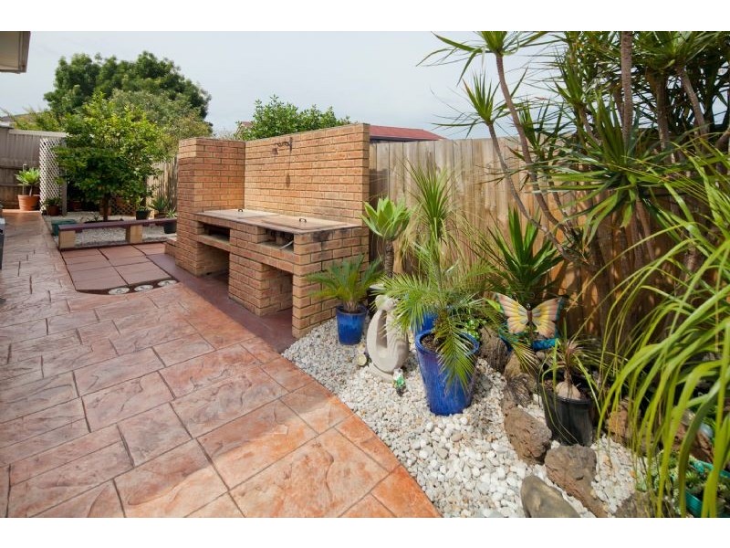 25 BARNSLEY DVE, Endeavour Hills VIC 3802