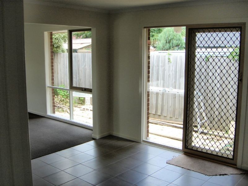 2/13 EILDON RD, Endeavour Hills VIC 3802