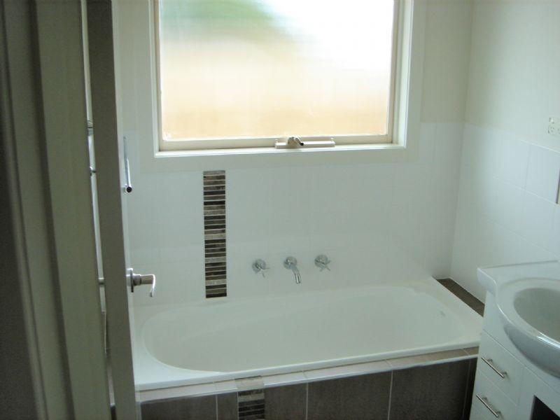 2/13 EILDON RD, Endeavour Hills VIC 3802