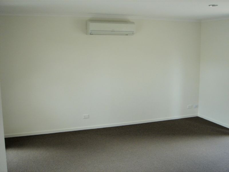 2/13 EILDON RD, Endeavour Hills VIC 3802