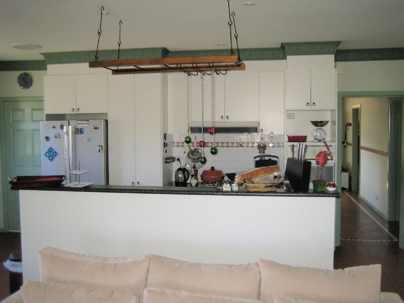 8 RENEE AVE, Endeavour Hills VIC 3802