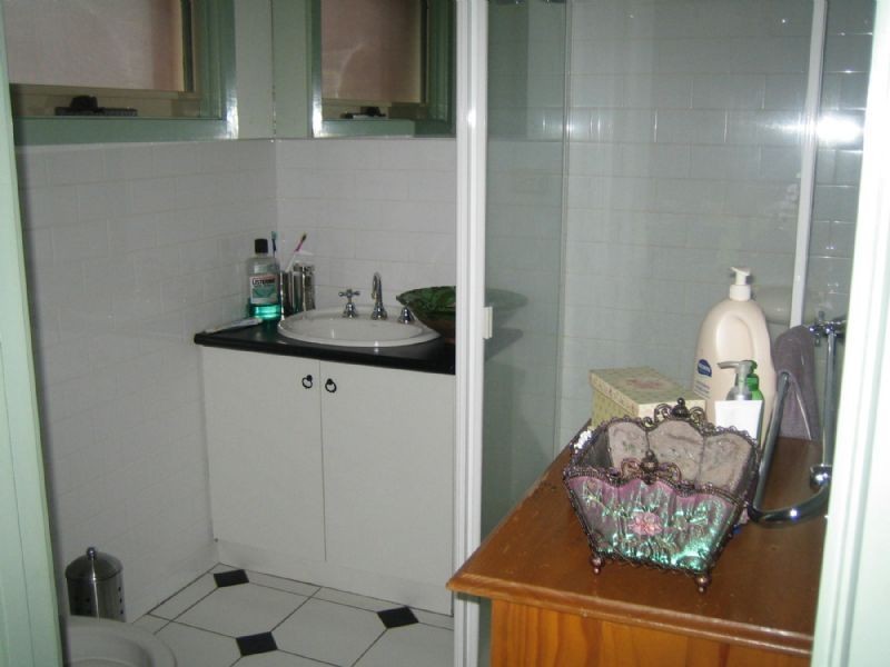 8 RENEE AVE, Endeavour Hills VIC 3802