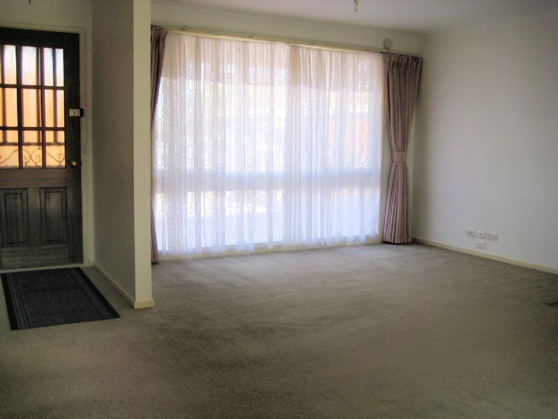 2/17 PARKVIEW CLOSE, Dandenong VIC 3175