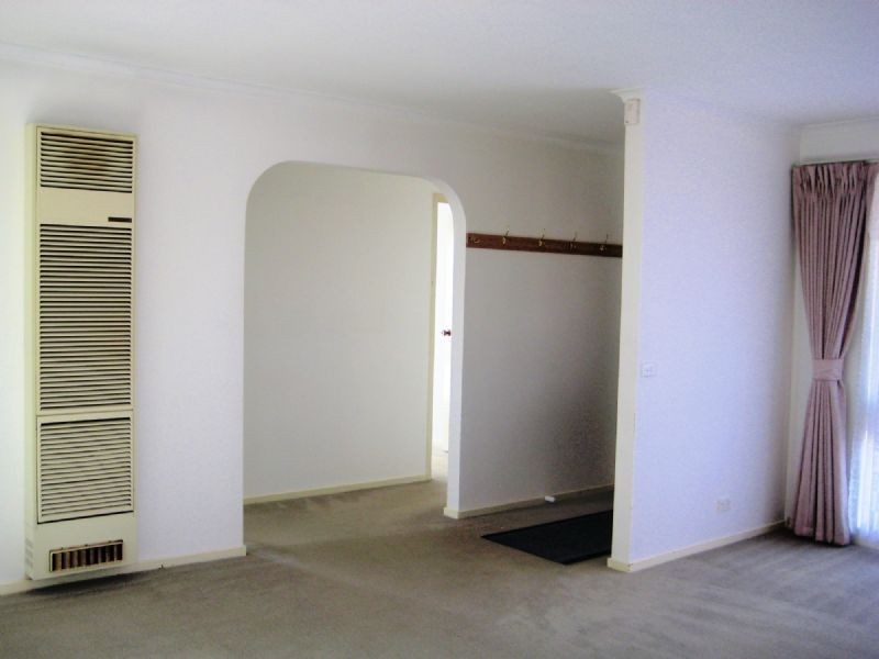 2/17 PARKVIEW CLOSE, Dandenong VIC 3175