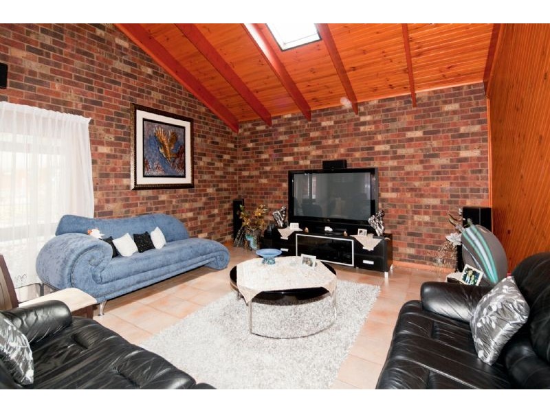 38 BELLBROOK DVE, Dandenong North VIC 3175