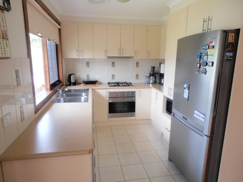 10 MUELLER CRT, Endeavour Hills VIC 3802