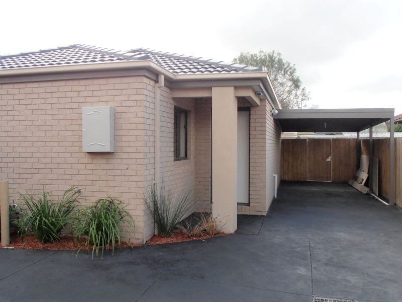 2/8 TRISTANIA ST, Doveton VIC 3177