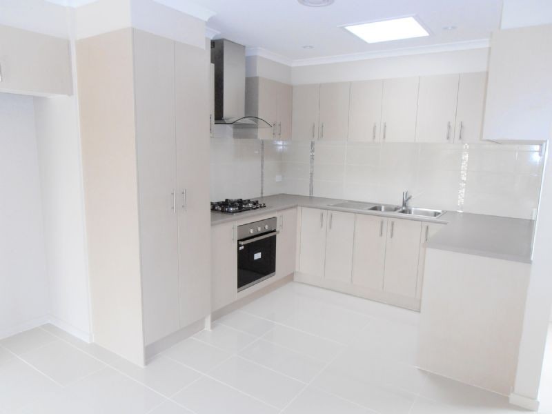 2/8 TRISTANIA ST, Doveton VIC 3177