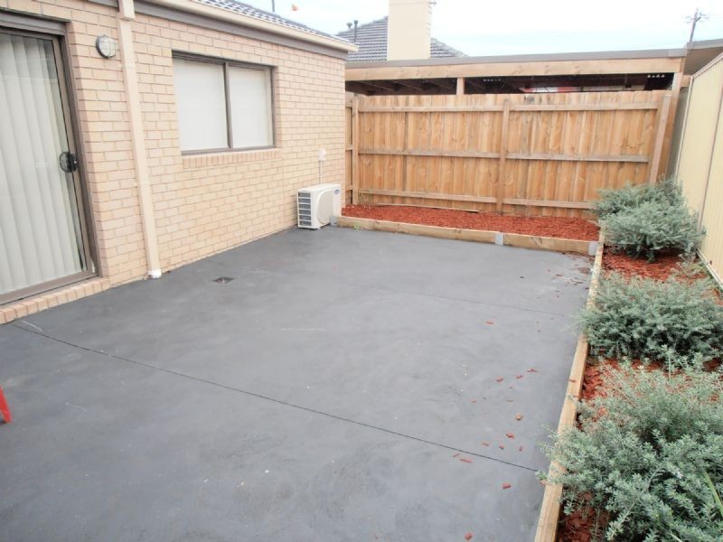 2/8 TRISTANIA ST, Doveton VIC 3177