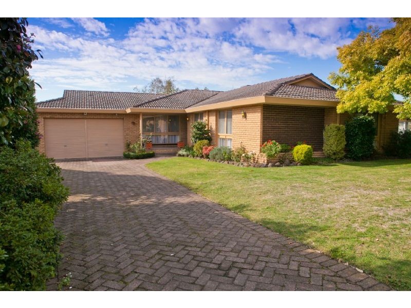10 SOMERSET DVE, Dandenong North VIC 3175