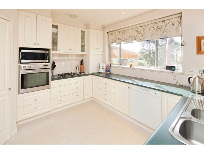 10 SOMERSET DVE, Dandenong North VIC 3175