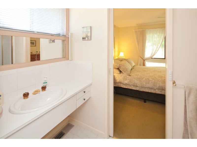 10 SOMERSET DVE, Dandenong North VIC 3175