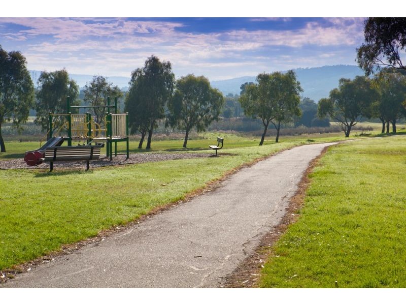 10 SOMERSET DVE, Dandenong North VIC 3175