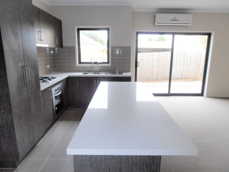 2/9 GOLDLANG ST, Dandenong VIC 3175