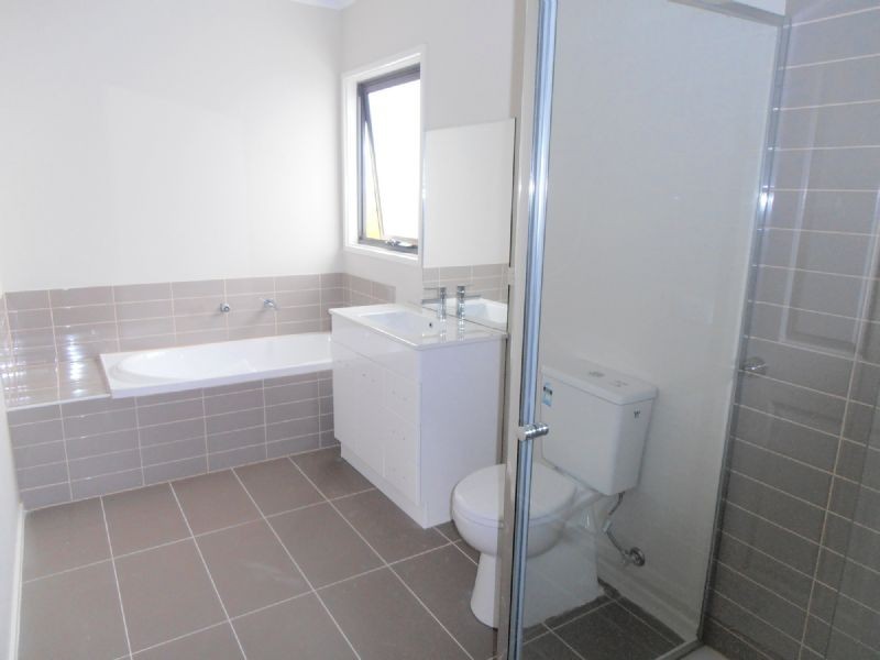 2/9 GOLDLANG ST, Dandenong VIC 3175