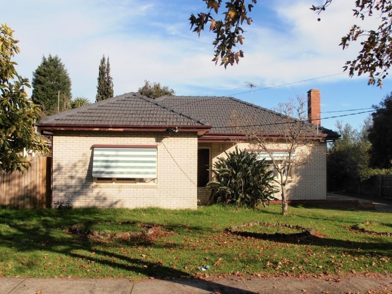 8 BIRDWOOD AVENUE, Dandenong VIC 3175