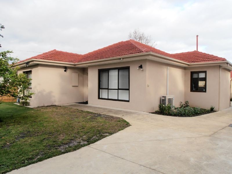 1/4 NICOLE AVENUE, Dandenong North VIC 3175