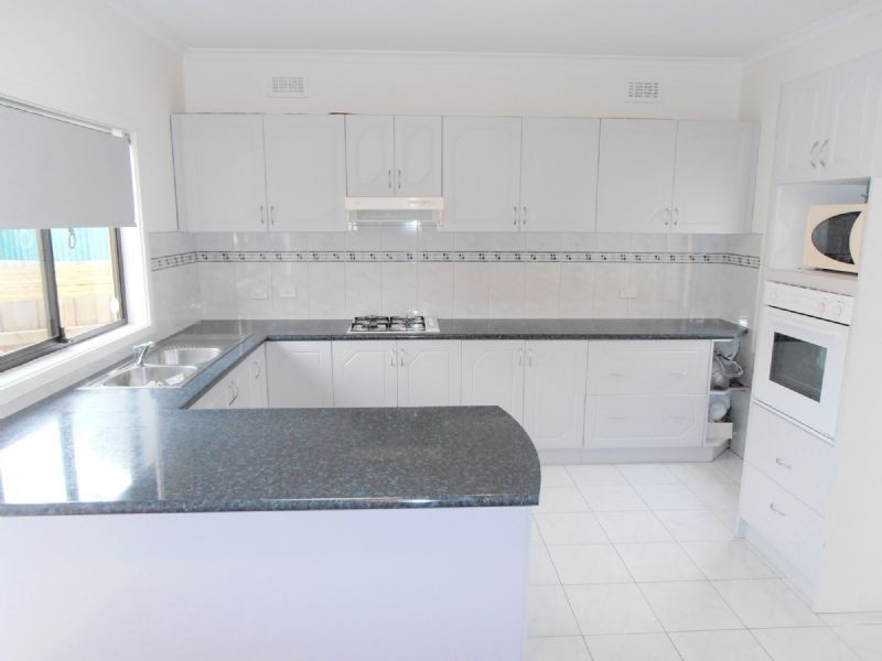 1/4 NICOLE AVENUE, Dandenong North VIC 3175