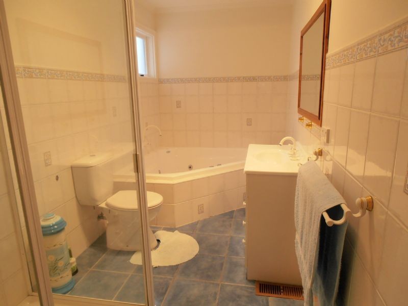 1/4 NICOLE AVENUE, Dandenong North VIC 3175