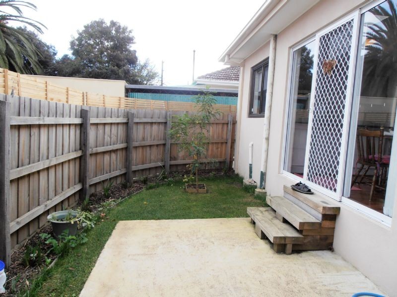 1/4 NICOLE AVENUE, Dandenong North VIC 3175