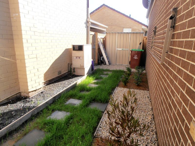 1/11 COOTAMUNDRA STREET, Doveton VIC 3177