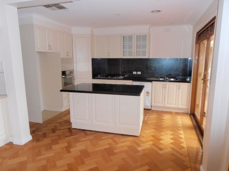 11 BESLEY ST, Dandenong VIC 3175