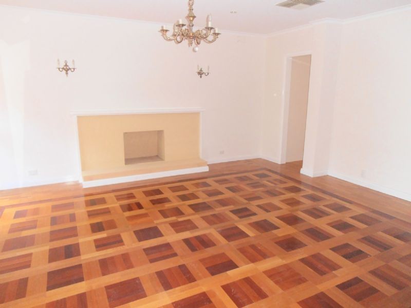 11 BESLEY ST, Dandenong VIC 3175