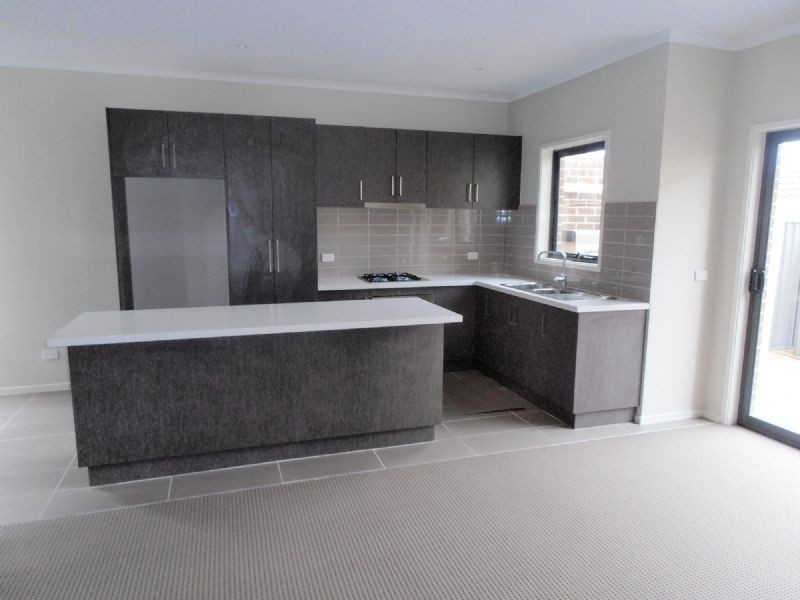 2/9 GOLDLANG ST, Dandenong VIC 3175