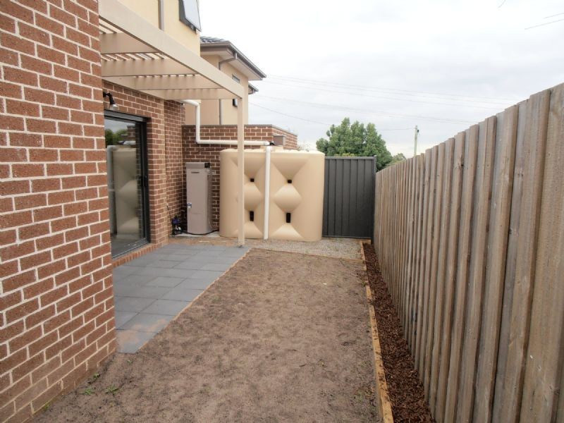 2/9 GOLDLANG ST, Dandenong VIC 3175