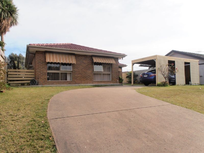 18 AXEDALE CRESCENT, Endeavour Hills VIC 3802