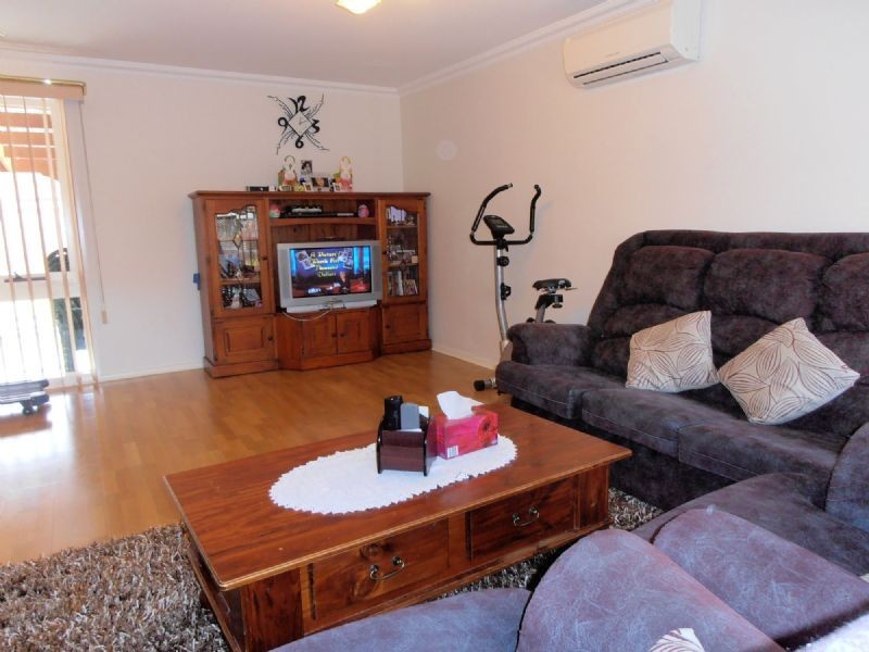 18 AXEDALE CRESCENT, Endeavour Hills VIC 3802