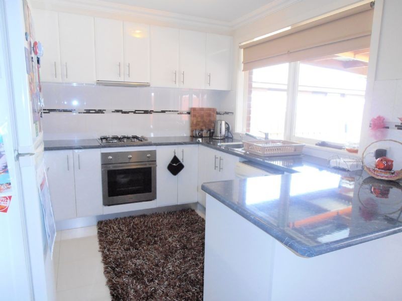 18 AXEDALE CRESCENT, Endeavour Hills VIC 3802