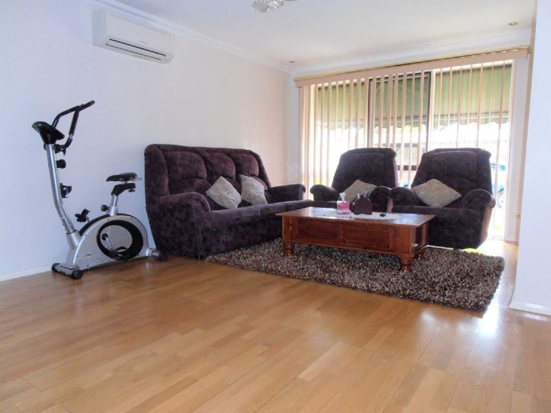 18 AXEDALE CRESCENT, Endeavour Hills VIC 3802